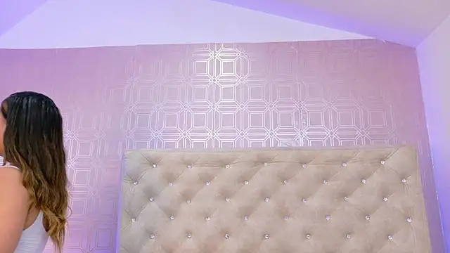 Snapshot of Sara_Desire chatting on October 1, 2025, 4:55 pm Sara Desire online show from October 1, 2025, 4:55 pm