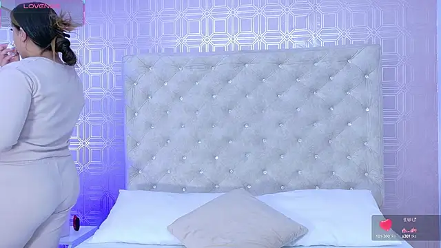 Snapshot of Sara_Desire chatting on September 14, 2025, 12:16 pm Sara Desire online show from September 14, 2025, 12:16 pm