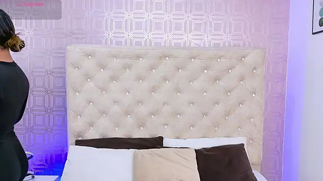 Snapshot of Sara_Desire chatting on October 4, 2025, 12:17 pm Sara Desire online show from October 4, 2025, 12:17 pm