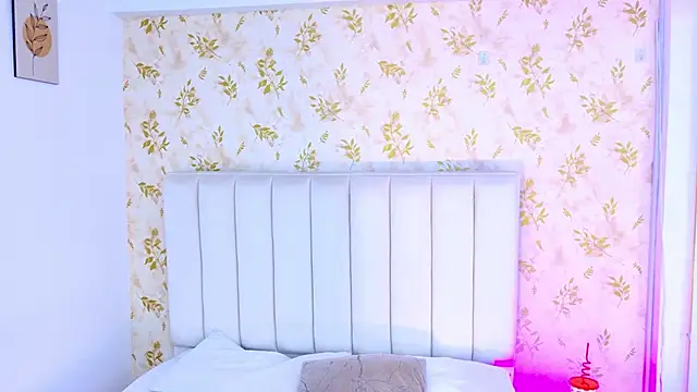 Snapshot of Sara_Desire chatting on January 13, 2026, 12:42 pm Sara Desire online show from January 13, 2026, 12:42 pm