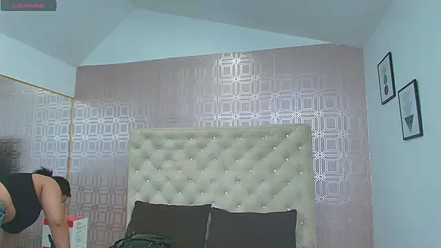 Snapshot of Sara_Desire chatting on March 20, 2025, 12:22 pm Sara Desire online show from March 20, 2025, 12:22 pm