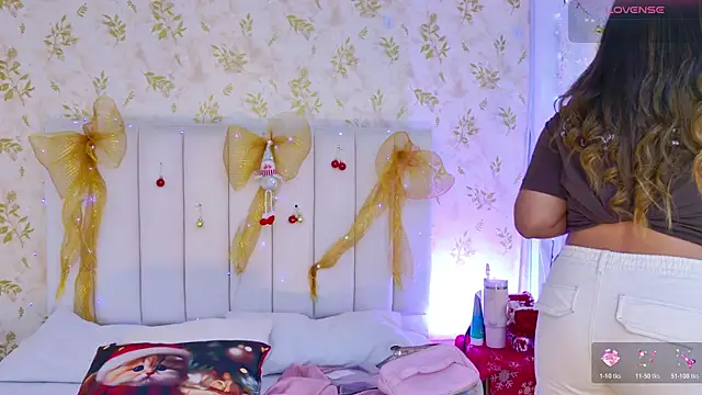 Snapshot of Sara_Desire chatting on December 19, 2025, 12:29 pm Sara Desire online show from December 19, 2025, 12:29 pm