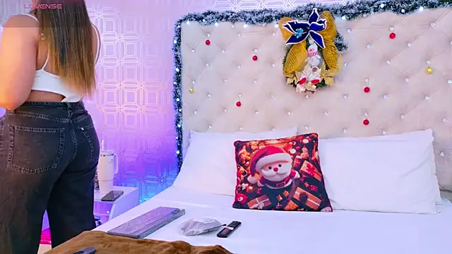 Snapshot of Sara_Desire chatting on December 4, 2025, 12:26 pm Sara Desire online show from December 4, 2025, 12:26 pm