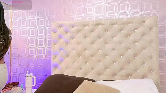 Snapshot of Sara_Desire chatting on September 28, 2025, 12:23 pm Sara Desire online show from September 28, 2025, 12:23 pm