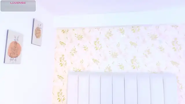 Snapshot of Sara_Desire chatting on January 8, 2026, 12:22 pm Sara Desire online show from January 8, 2026, 12:22 pm