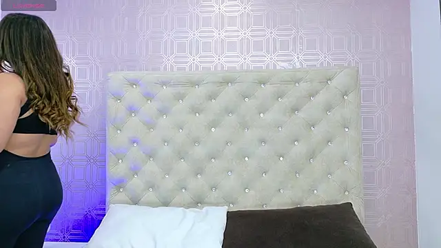 Snapshot of Sara_Desire chatting on September 9, 2025, 12:14 pm Sara Desire online show from September 9, 2025, 12:14 pm