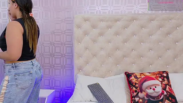 Snapshot of Sara_Desire chatting on November 25, 2025, 12:16 pm Sara Desire online show from November 25, 2025, 12:16 pm