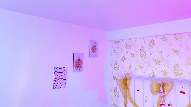 Snapshot of Sara_Desire chatting on December 20, 2025, 12:19 pm Sara Desire online show from December 20, 2025, 12:19 pm