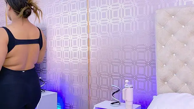 Snapshot of Sara_Desire chatting on October 3, 2025, 12:17 pm Sara Desire online show from October 3, 2025, 12:17 pm