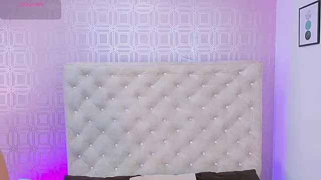 Snapshot of Sara_Desire chatting on October 2, 2025, 11:46 am Sara Desire online show from October 2, 2025, 11:46 am