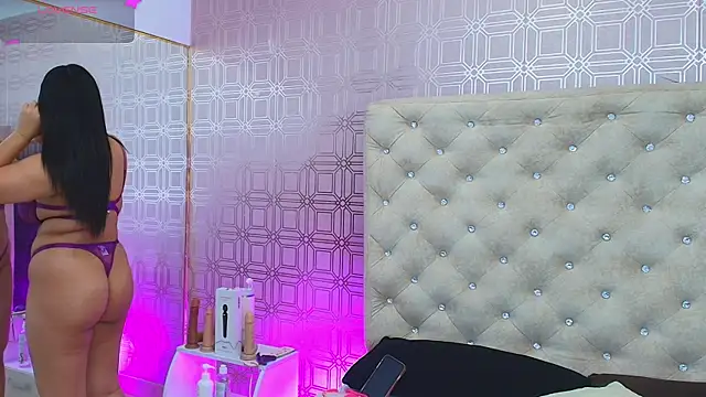 Snapshot of Sara_Desire chatting on February 28, 2025, 12:31 pm Sara Desire online show from February 28, 2025, 12:31 pm