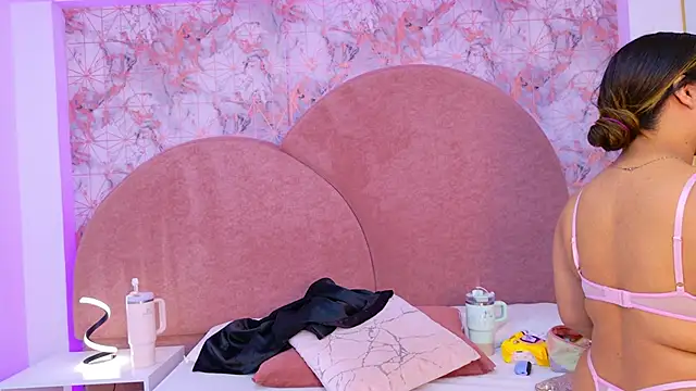 Snapshot of Sara_Desire chatting on September 26, 2025, 11:50 am Sara Desire online show from September 26, 2025, 11:50 am