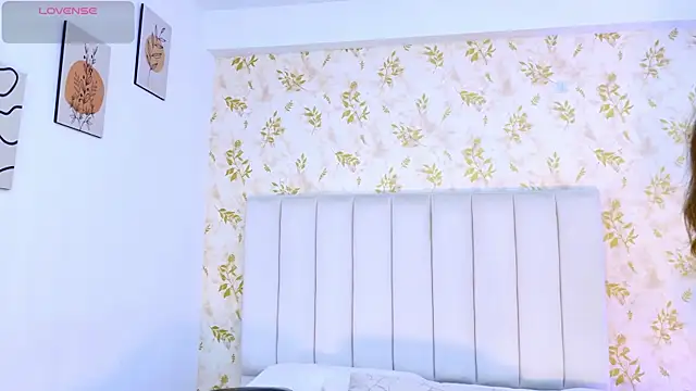 Snapshot of Sara_Desire chatting on January 15, 2026, 12:19 pm Sara Desire online show from January 15, 2026, 12:19 pm