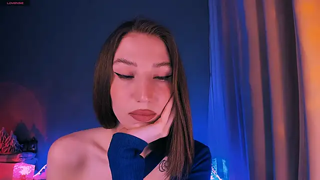 ellaamber online show from December 22, 2025, 1:17 am