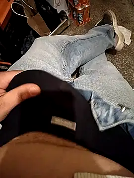 Snapshot of A_man_in_public chatting on October 16, 2025, 11:51 am A man in public online show from October 16, 2025, 11:51 am