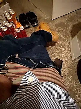 Snapshot of A_man_in_public chatting on December 5, 2025, 8:17 pm A man in public online show from December 5, 2025, 8:17 pm