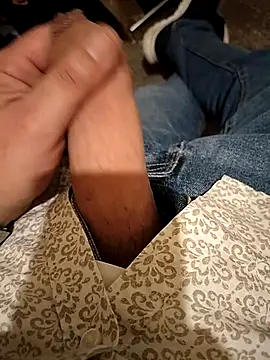 Snapshot of A_man_in_public chatting on October 23, 2025, 11:31 am A man in public online show from October 23, 2025, 11:31 am