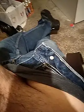 Snapshot of A_man_in_public chatting on September 30, 2025, 6:25 pm A man in public online show from September 30, 2025, 6:25 pm