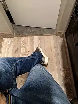 Snapshot of A_man_in_public chatting on November 21, 2025, 9:03 pm A man in public online show from November 21, 2025, 9:03 pm