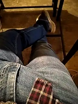 Snapshot of A_man_in_public chatting on February 25, 2026, 11:43 am A man in public online show from February 25, 2026, 11:43 am