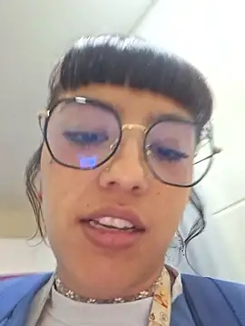 cute hollywood online show from February 21, 2026, 6:32 pm