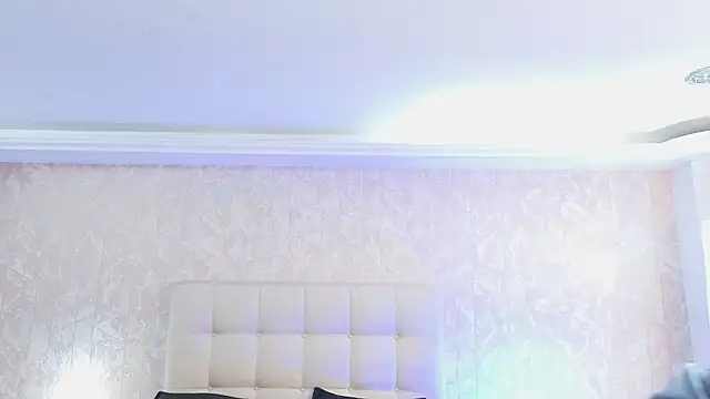 cute hollywood online show from April 13, 2026, 8:02 pm