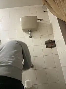 iltoscano95 online show from February 8, 2026, 6:05 pm