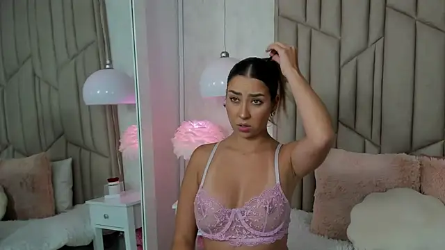 Snapshot of AudreyElla chatting on February 14, 2025, 2:07 am AudreyElla online show from February 14, 2025, 2:07 am