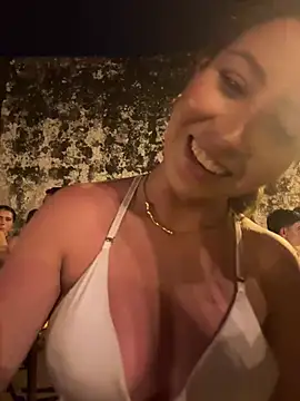 Snapshot of AudreyElla chatting on February 9, 2025, 4:36 am AudreyElla online show from February 9, 2025, 4:36 am