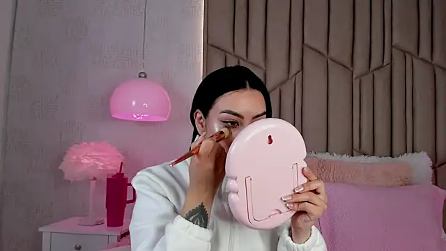 Snapshot of AudreyElla chatting on February 21, 2026, 11:51 pm AudreyElla online show from February 21, 2026, 11:51 pm