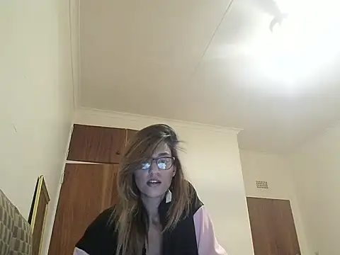 Snapshot of karmicQueen669 chatting on April 29, 2026, 12:04 am karmicQueen669 online show from April 29, 2026, 12:04 am
