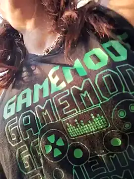 Snapshot of Genevieve143 chatting on February 2, 2025, 11:00 pm Genevieve143 online show from February 2, 2025, 11:00 pm