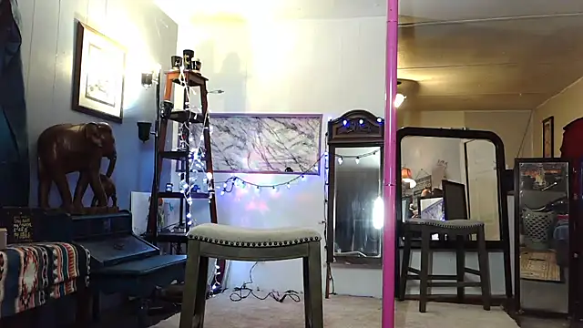 Snapshot of Genevieve143 chatting on October 14, 2025, 1:06 am Genevieve143 online show from October 14, 2025, 1:06 am