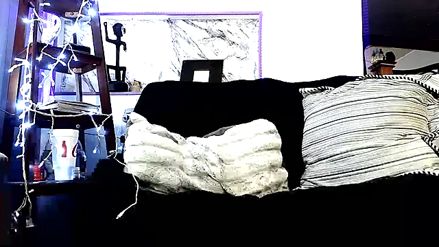 Genevieve143 online show from May 22, 2026, 2:20 am