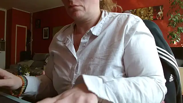 Snapshot of cruellaculdenfer67 chatting on March 23, 2026, 2:06 pm cruellaculdenfer67 online show from March 23, 2026, 2:06 pm