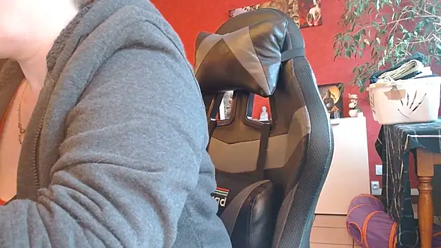 Snapshot of cruellaculdenfer67 chatting on January 8, 2026, 9:15 am cruellaculdenfer67 online show from January 8, 2026, 9:15 am