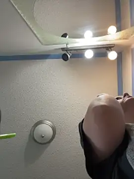 velvetta  online show from December 18, 2025, 1:04 pm