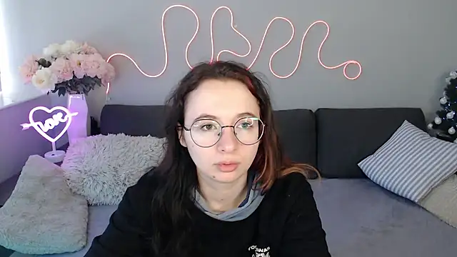 Snapshot of Mini_Diva chatting on January 6, 2026, 9:13 am Mini Diva online show from January 6, 2026, 9:13 am