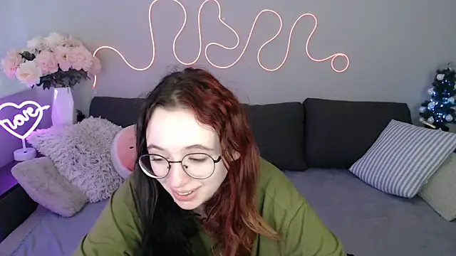 Snapshot of Mini_Diva chatting on December 19, 2025, 10:06 am Mini Diva online show from December 19, 2025, 10:06 am