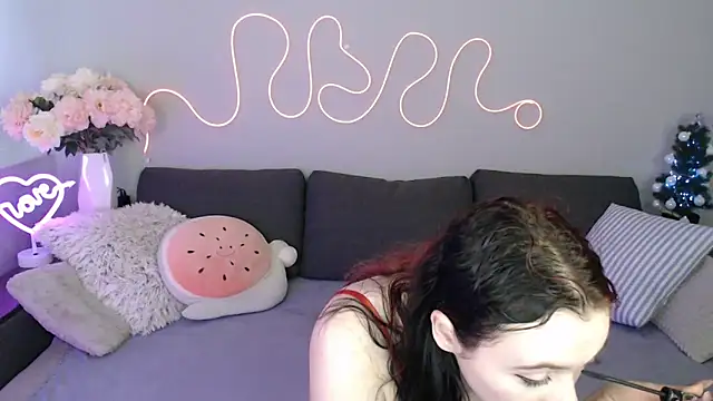 Snapshot of Mini_Diva chatting on December 20, 2025, 9:23 am Mini Diva online show from December 20, 2025, 9:23 am