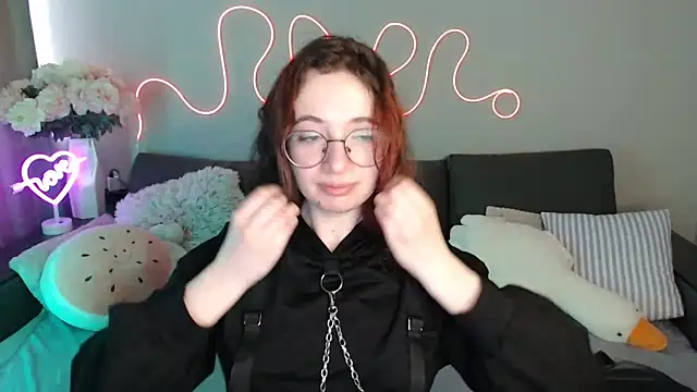 Snapshot of Mini_Diva chatting on May 23, 2026, 8:24 am Mini Diva online show from May 23, 2026, 8:24 am