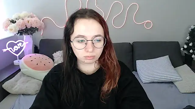 Snapshot of Mini_Diva chatting on January 18, 2026, 9:13 am Mini Diva online show from January 18, 2026, 9:13 am