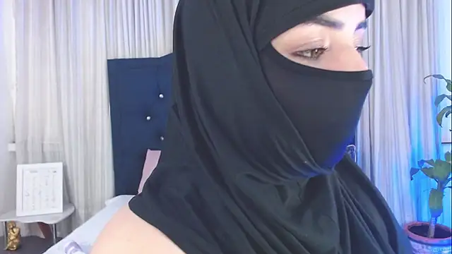 Snapshot of Uzra_hayed chatting on December 20, 2025, 9:28 pm Uzra hayed online show from December 20, 2025, 9:28 pm