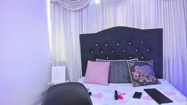 Snapshot of Uzra_hayed chatting on February 20, 2026, 6:43 pm Uzra hayed online show from February 20, 2026, 6:43 pm