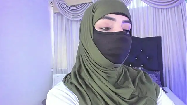 Snapshot of Uzra_hayed chatting on February 18, 2026, 8:05 pm Uzra hayed online show from February 18, 2026, 8:05 pm