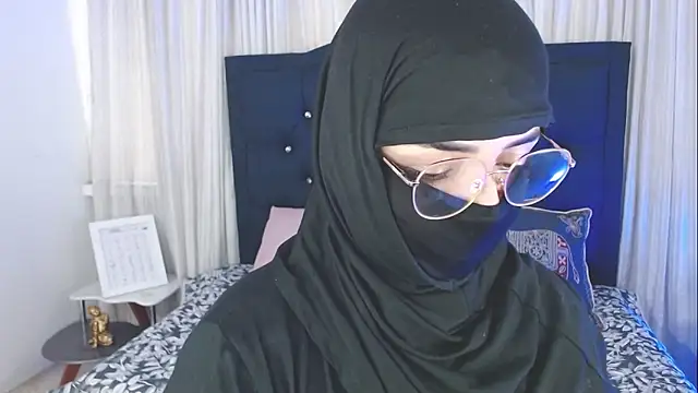 Snapshot of Uzra_hayed chatting on November 12, 2025, 7:51 pm Uzra hayed online show from November 12, 2025, 7:51 pm