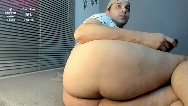 Snapshot of Latin_boy_surprisee chatting on November 8, 2025, 12:58 am Latin boy surprisee online show from November 8, 2025, 12:58 am