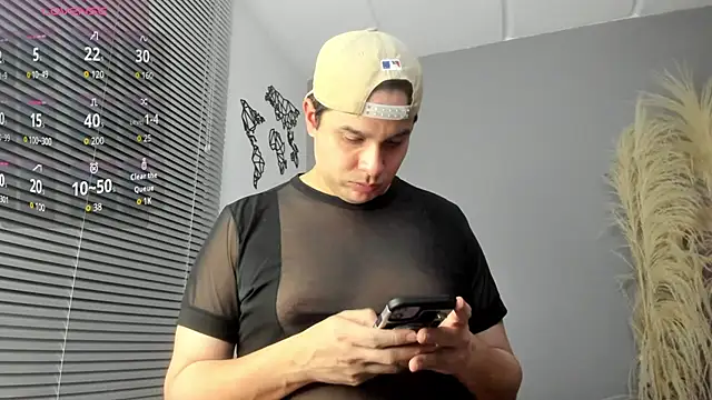 Snapshot of Latin_boy_surprisee chatting on November 21, 2025, 1:04 am Latin boy surprisee online show from November 21, 2025, 1:04 am