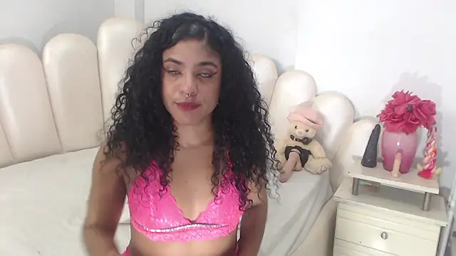 Snapshot of VioletXia_ chatting on May 20, 2026, 7:27 am VioletXia online show from May 20, 2026, 7:27 am