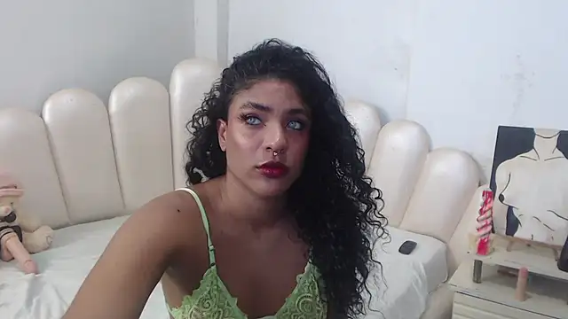 Snapshot of VioletXia_ chatting on June 26, 2026, 9:48 am VioletXia online show from June 26, 2026, 9:48 am